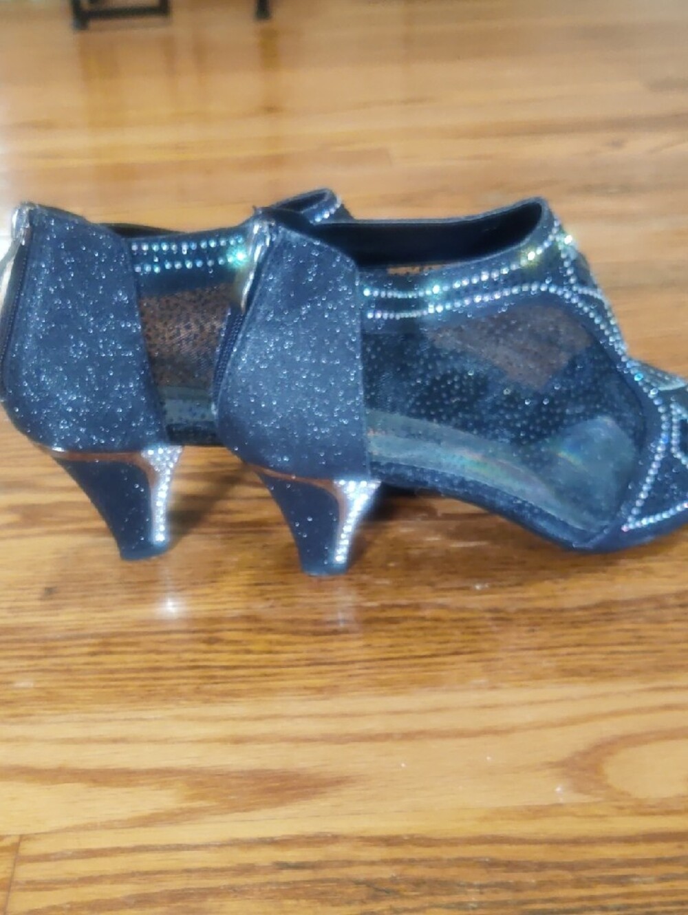 Elegant Women’s Black Peep-Toe Heels with Rhinestone Detail - Picture 3 of 7